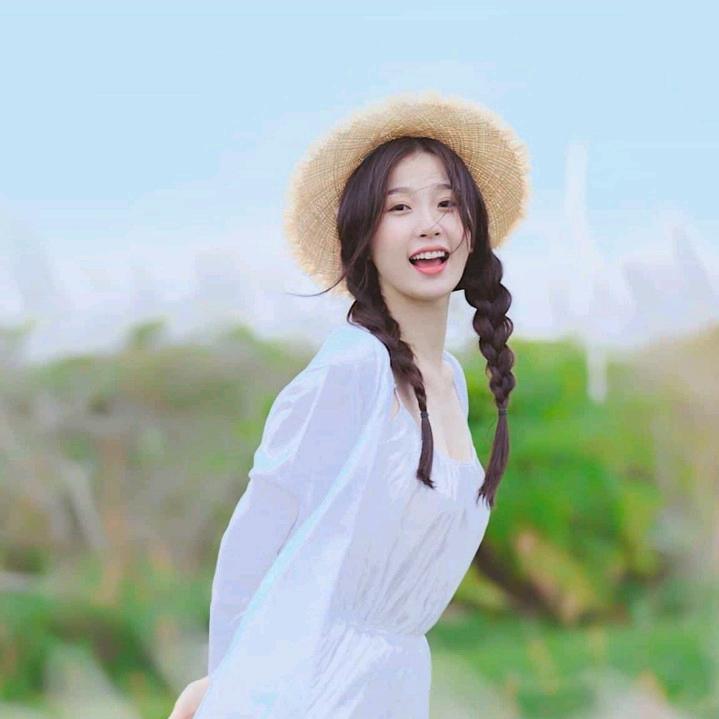 Aaa小姐姐