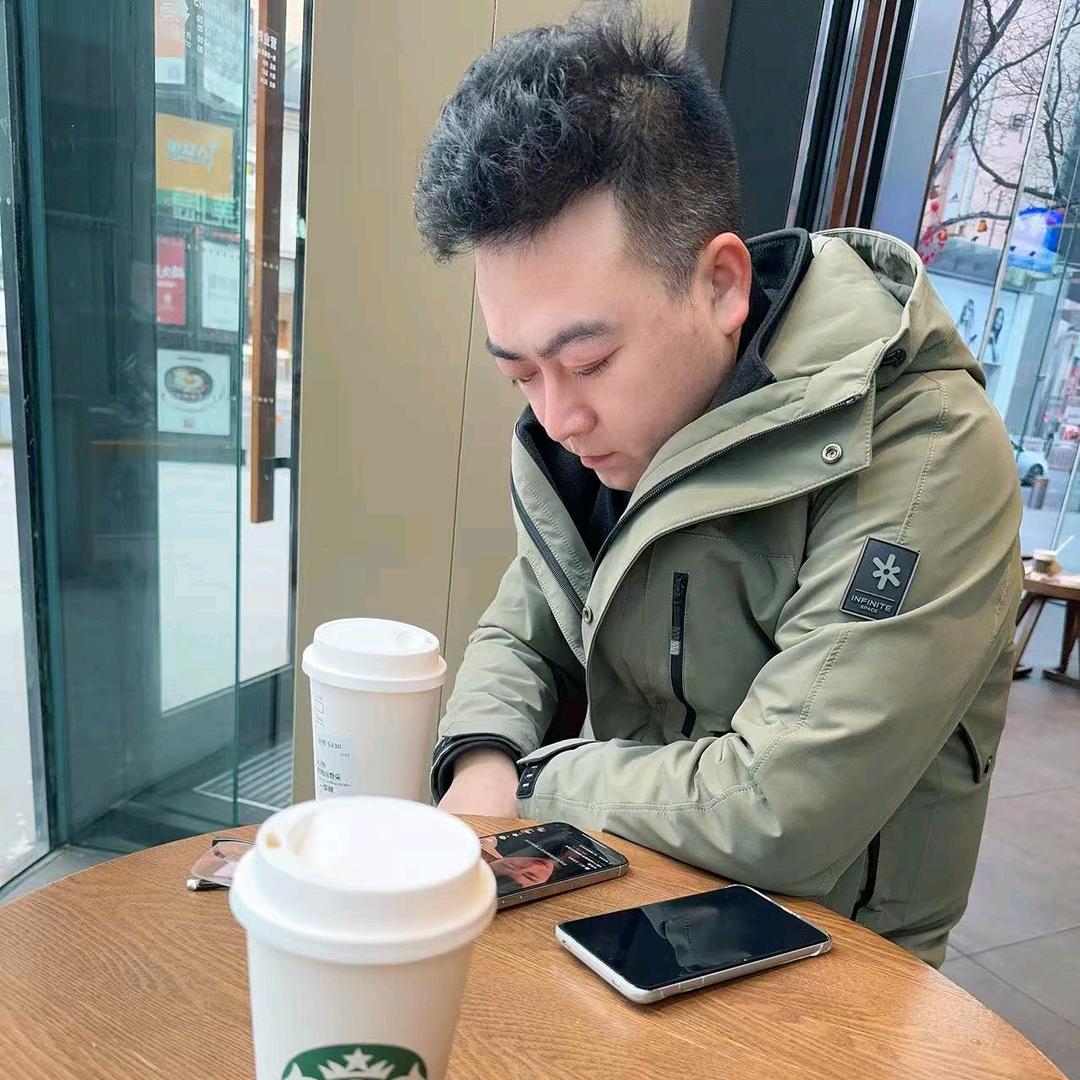 白发苍苍的小卢