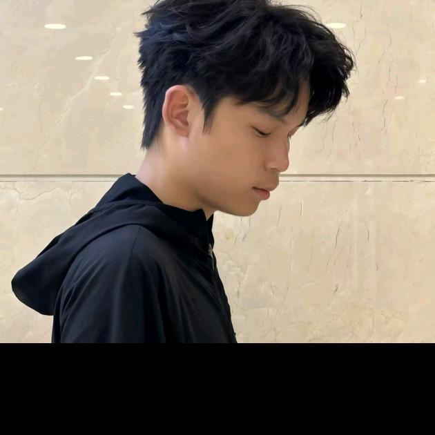 秋平零食百货。