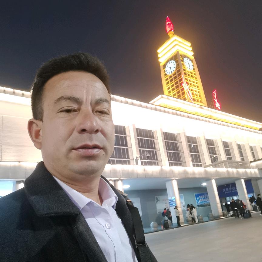 天涯若比邻。无为在歧路，