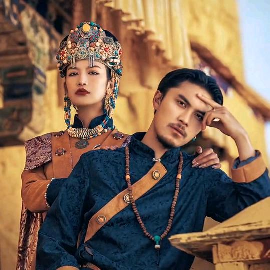 《风雨中的百合》