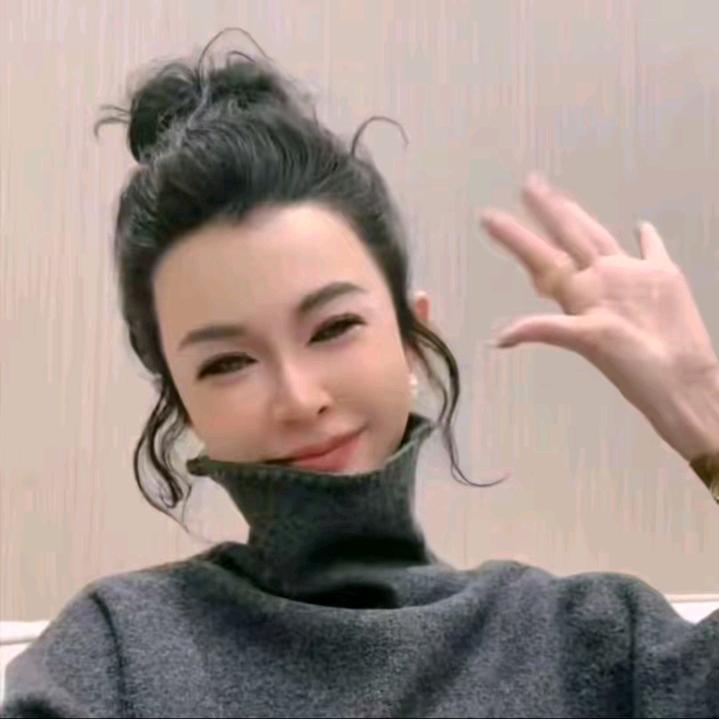 潘依绣 （精致穿搭）