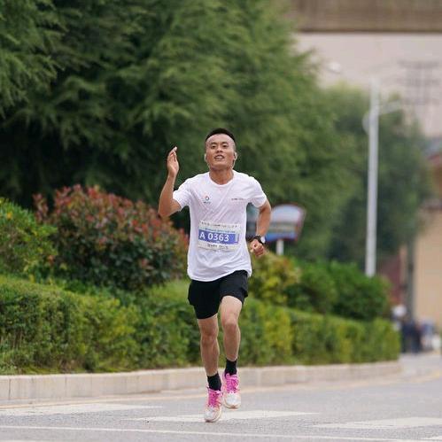 小灿爱跑步🇨🇳