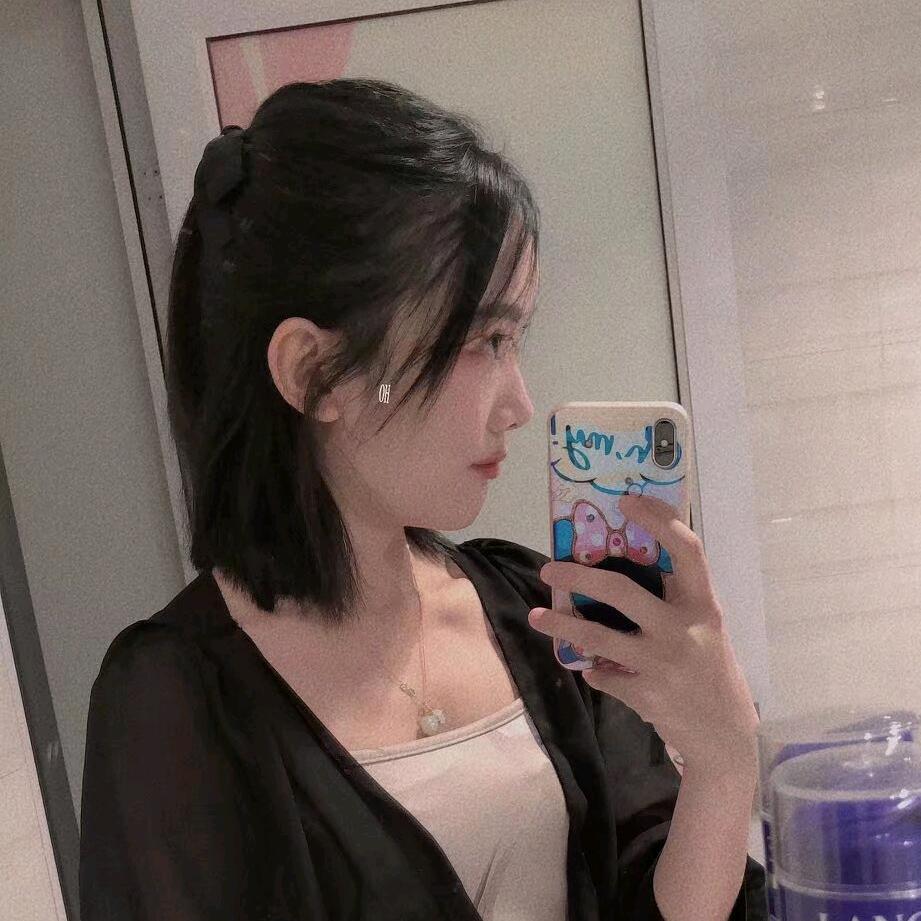 卖房的小姐姐有点甜呀。