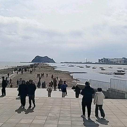 小V
