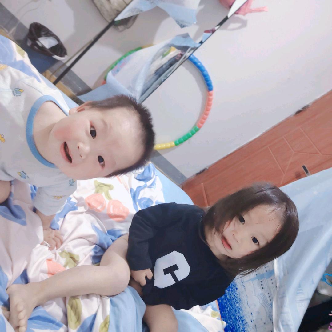 两个宝贝的妈妈