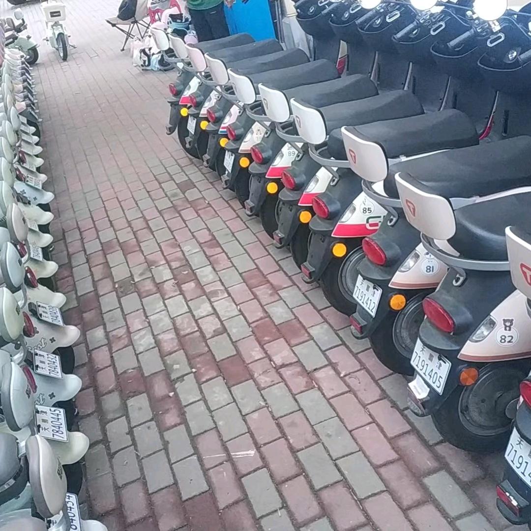 天津站北广场布丁酒店院内日租电动车