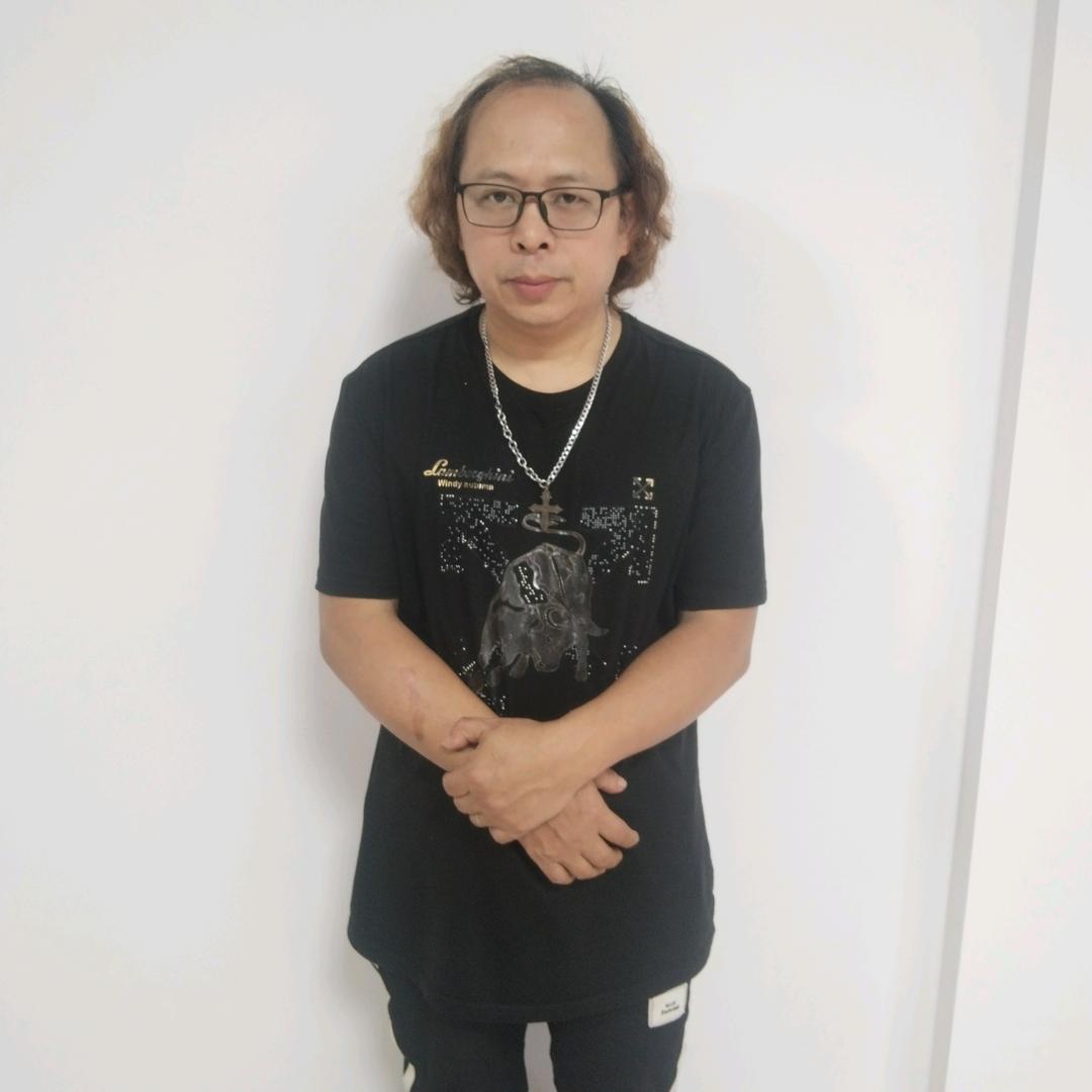 歌手谢冻