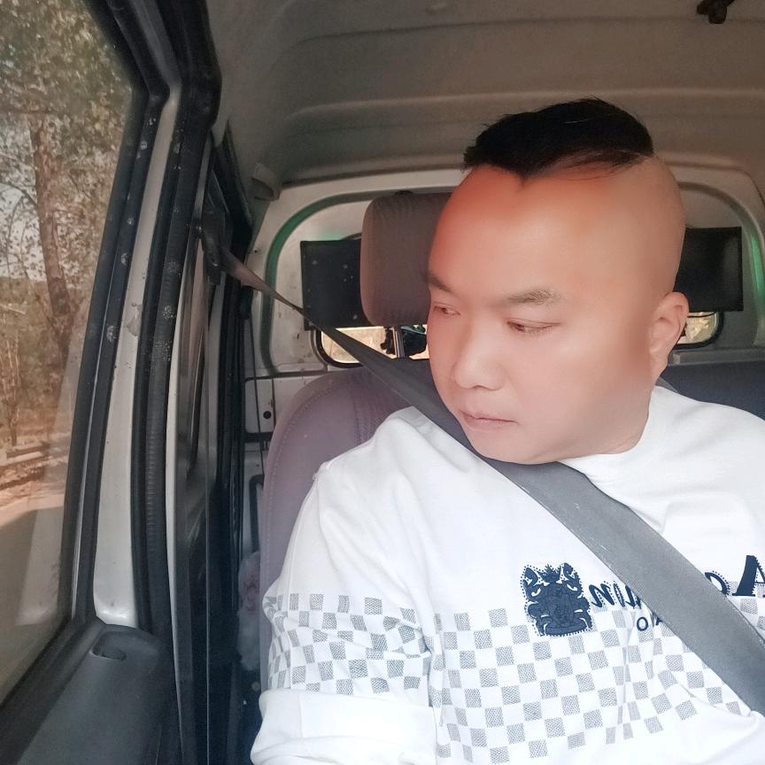 吴 百 万