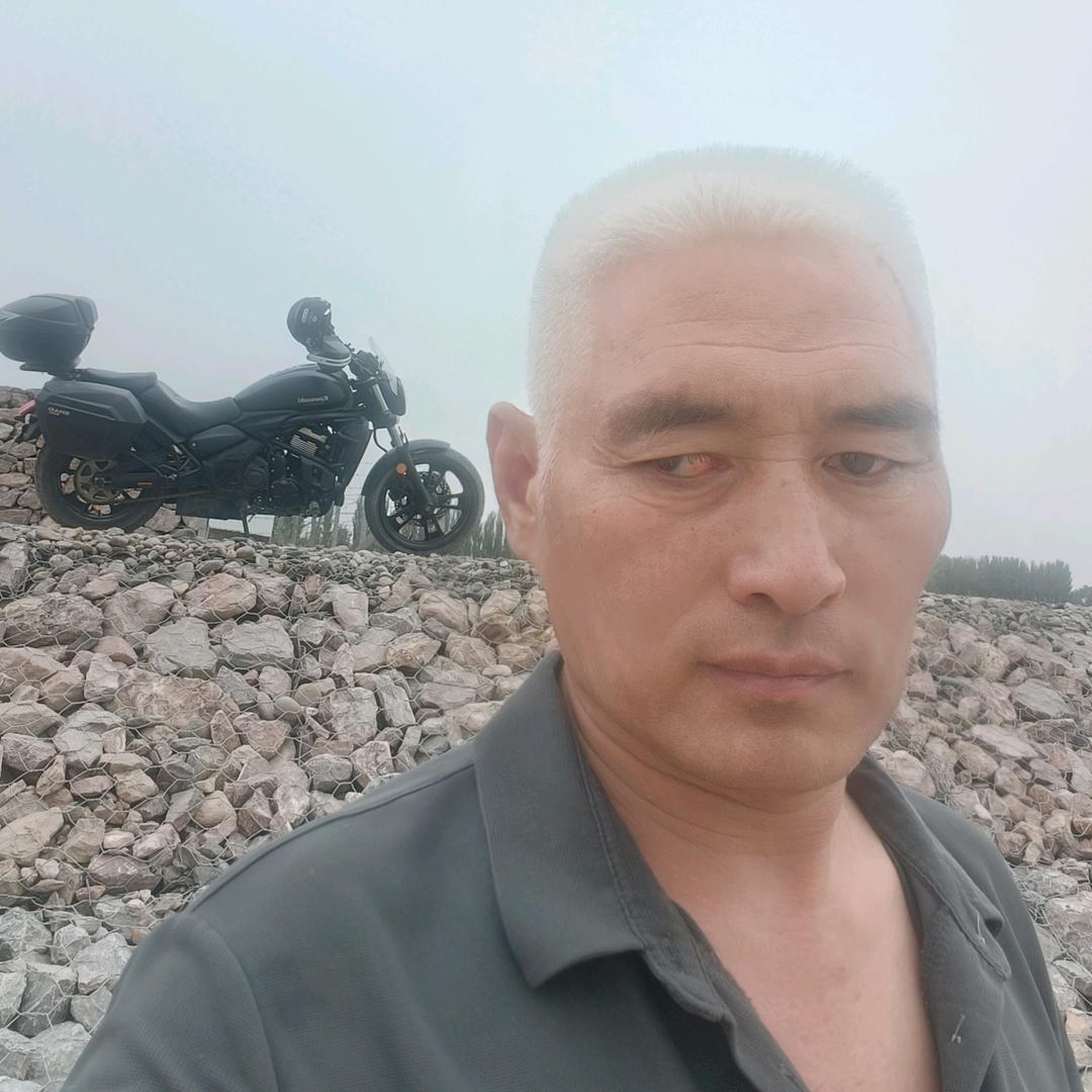 骑行路上的老许