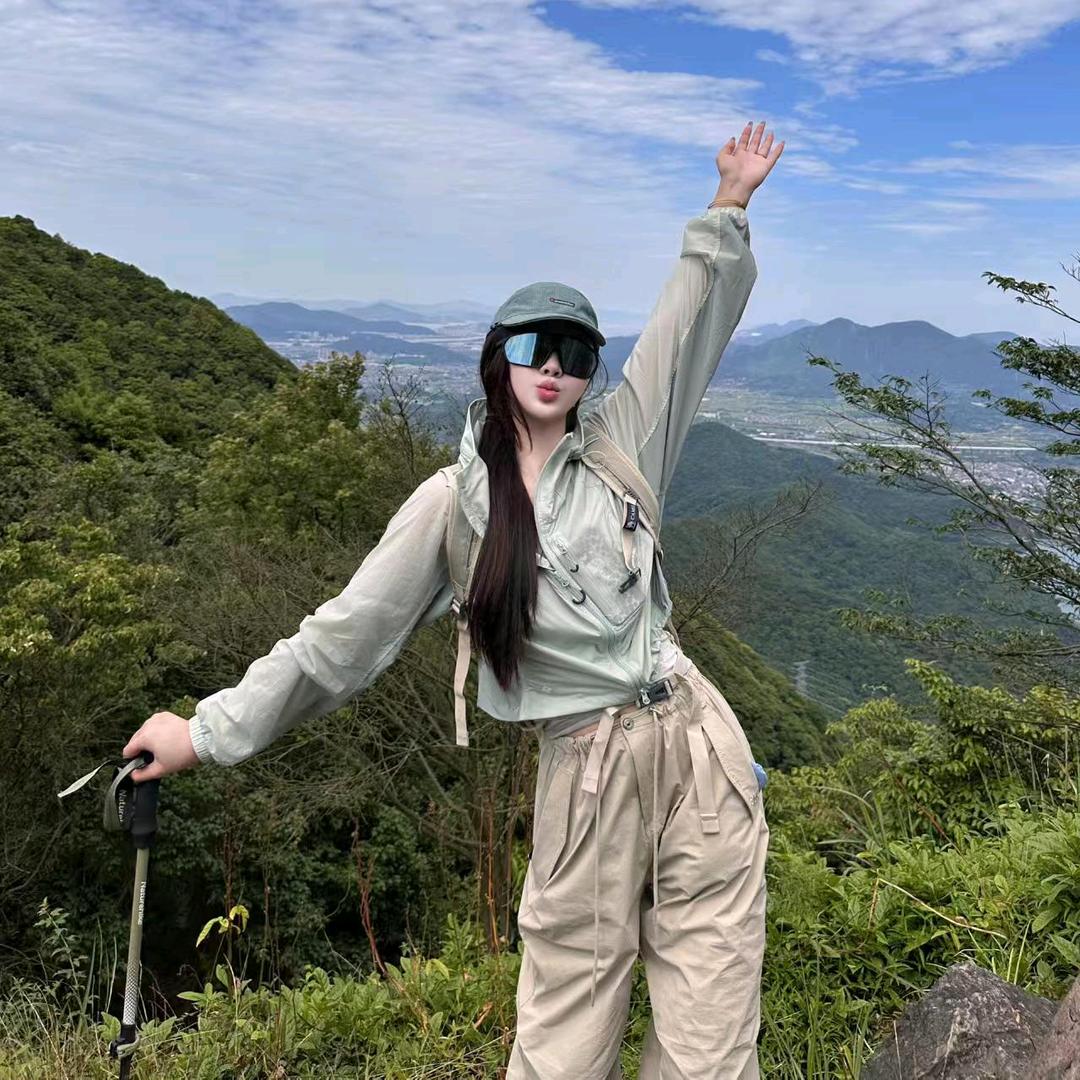 柒柒爱爬山（看主页进裙）