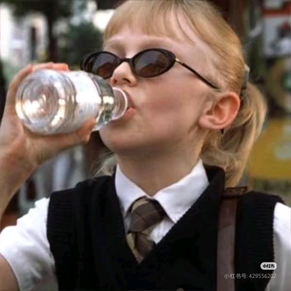 小王今天迟到了没