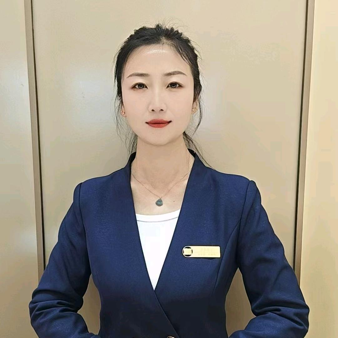 明牌珠宝 恬静的小李