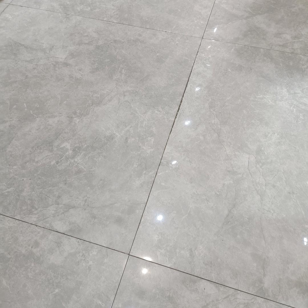 ，