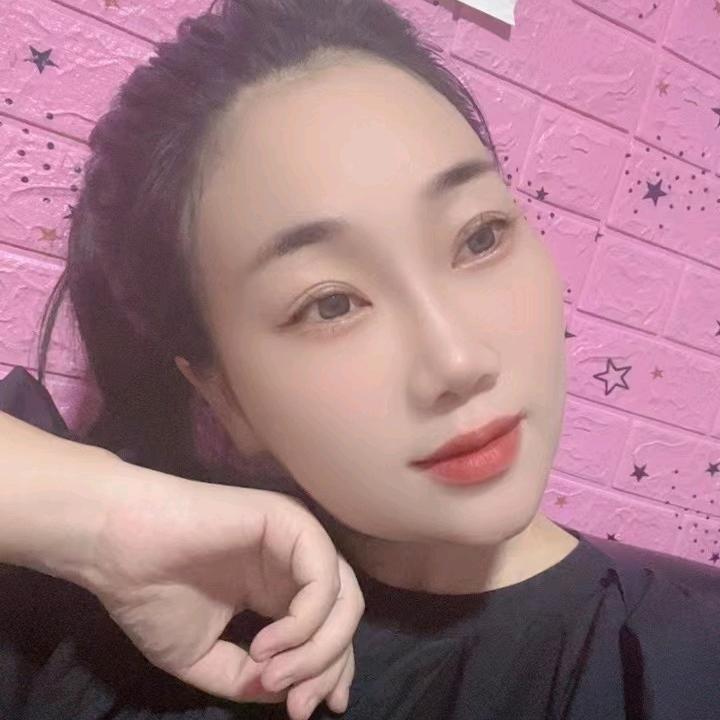 黛蔓妮伊川优优