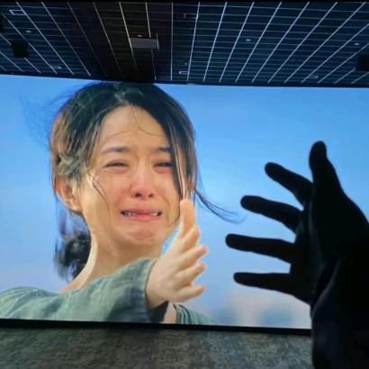 ( ｡• 咽泪人( ｡•