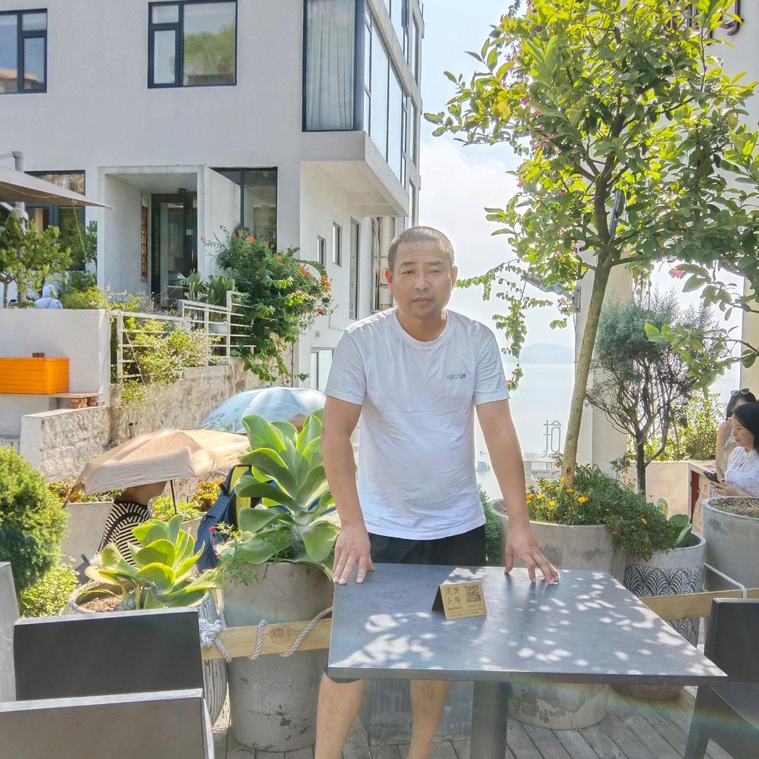肉铺里的小哥