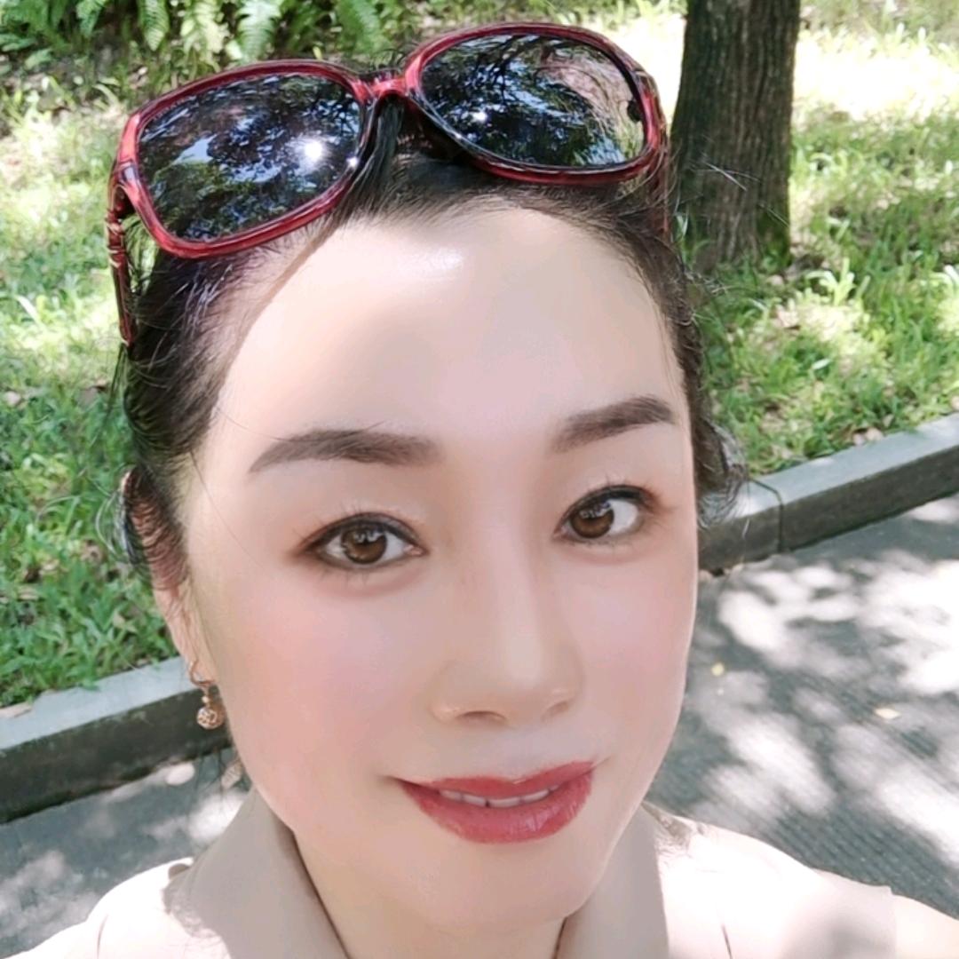 艳辉化妆品