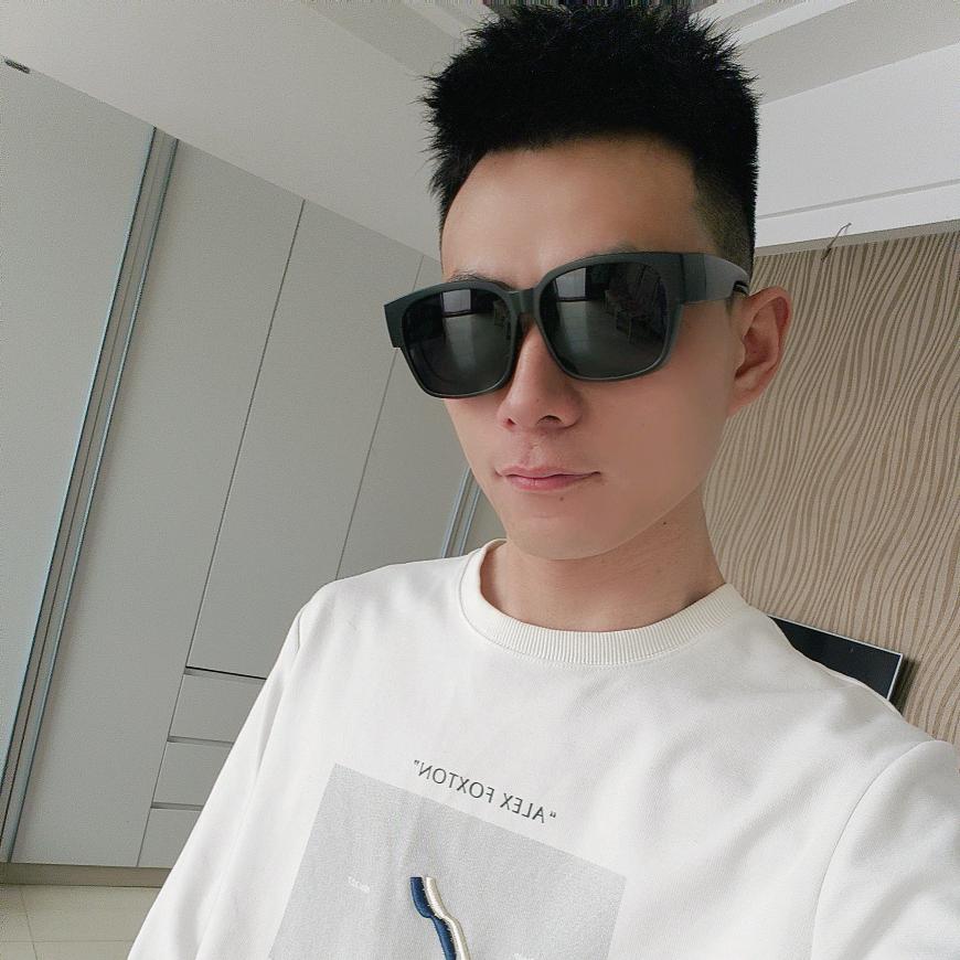 阳光气质小伙儿