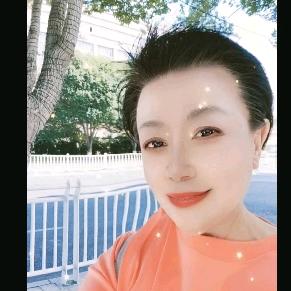 芳华爱唱歌