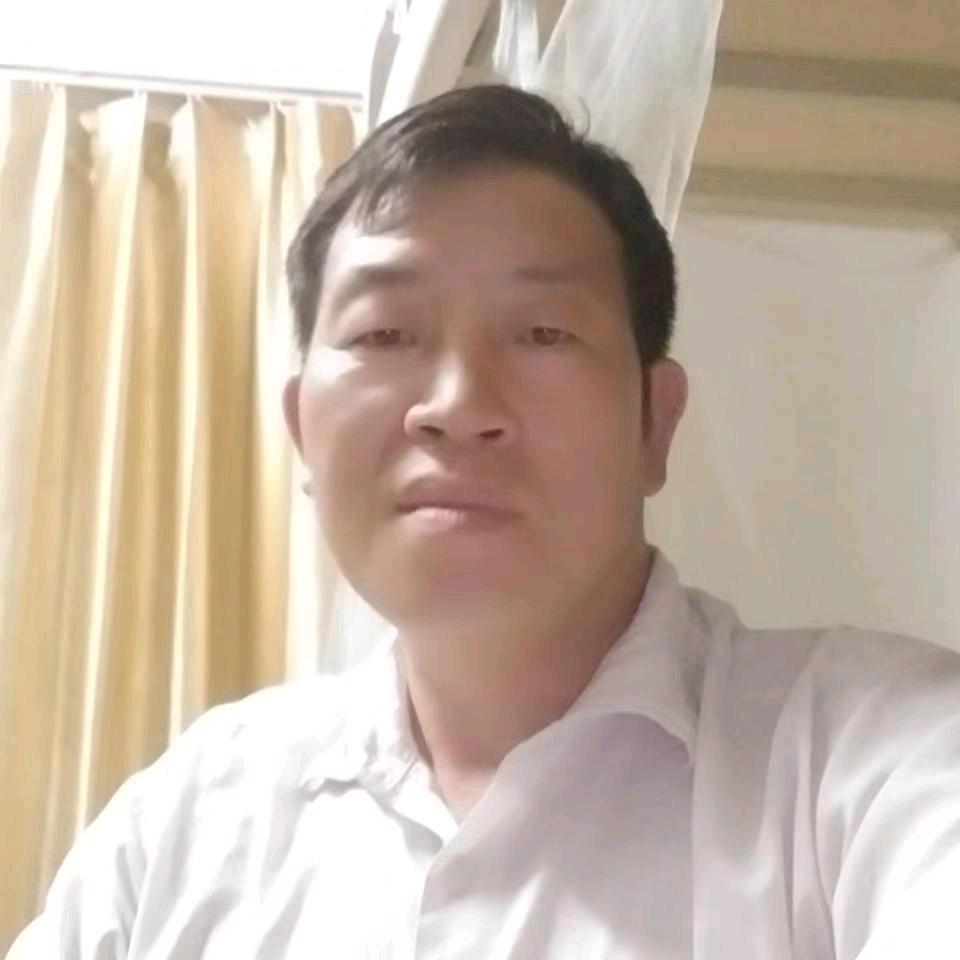 何传飞单身属龙身高1.76