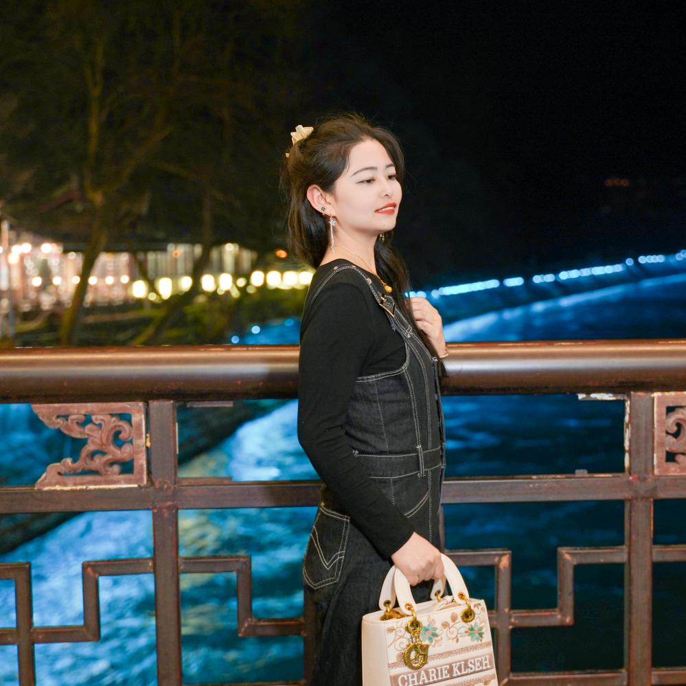 我是大英的，我叫罗春艳