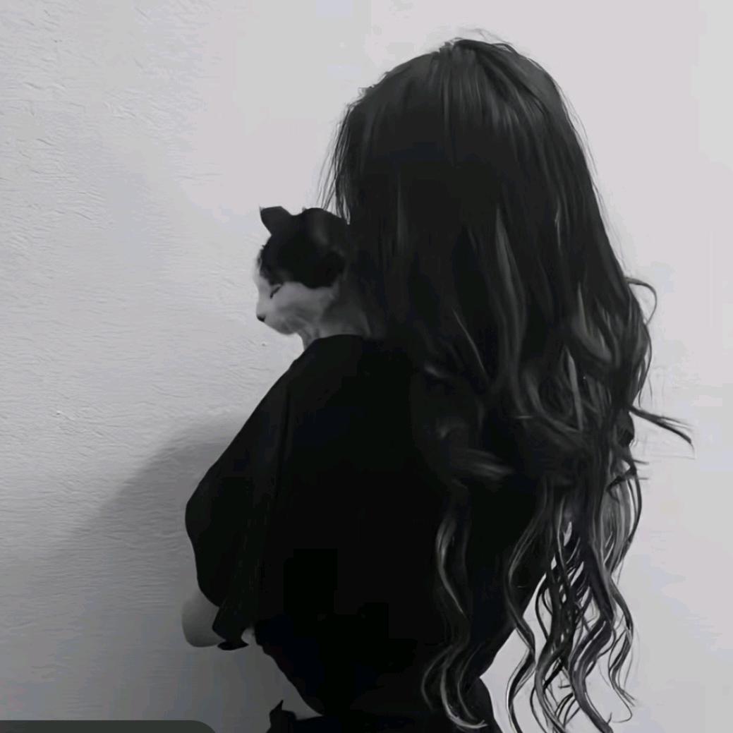 达妮浅笑