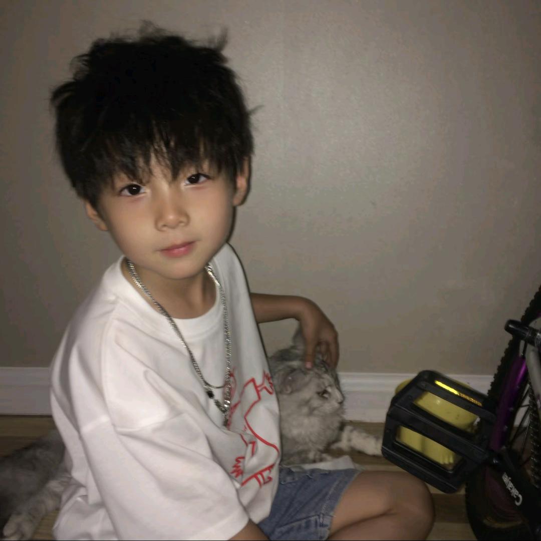 多亿点开心.
