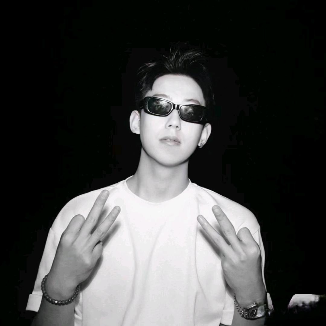 一秒睡了💤（喜欢丑的）