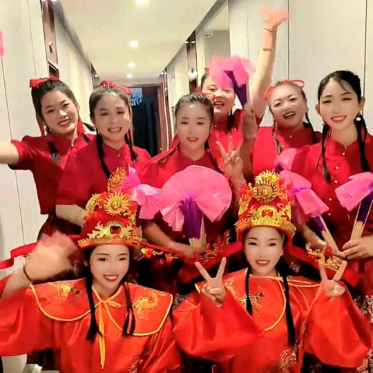 胖妞欢乐鼓舞队【浪团长】全国接单