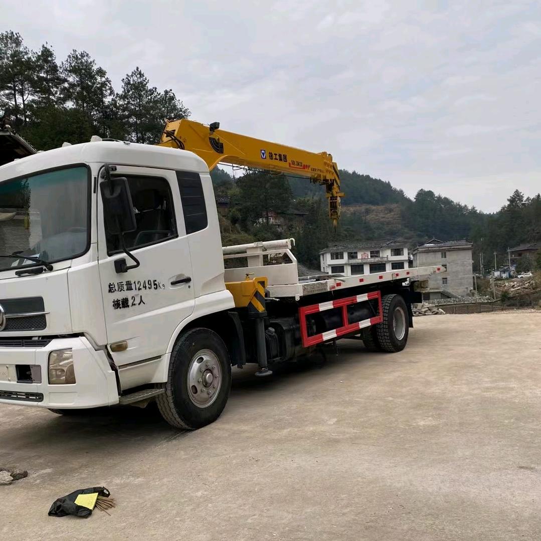 小李拖车带吊24小时服务