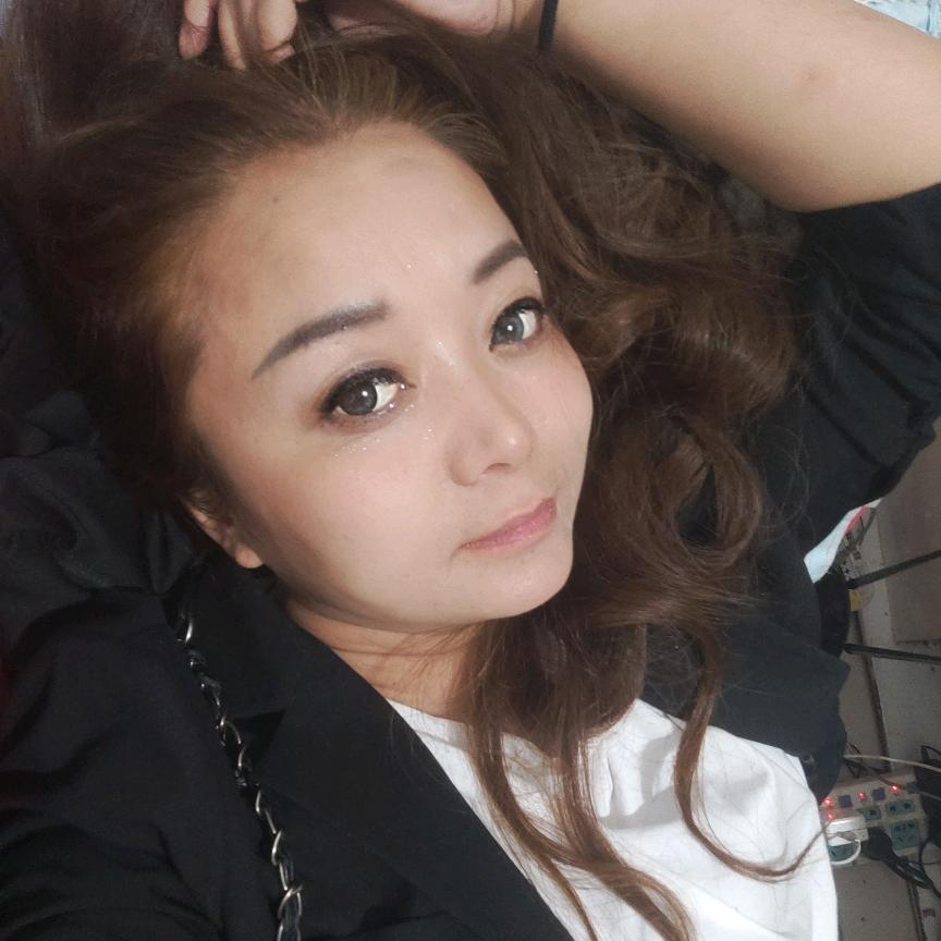 韩依人女装十八年老店