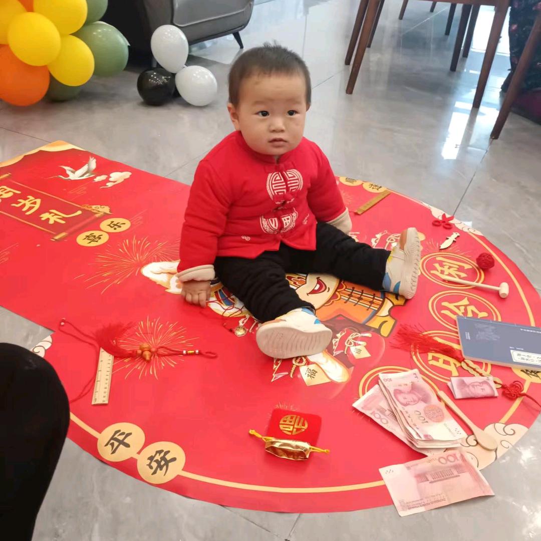 布兜精品童装店