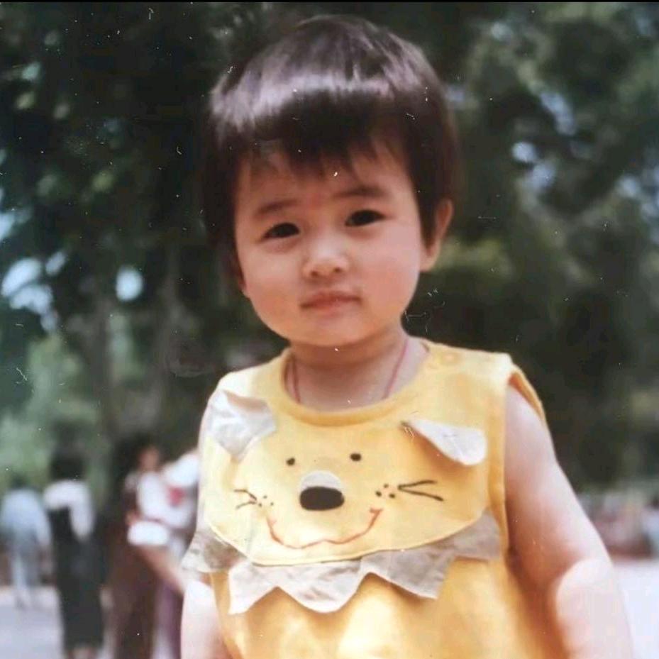 开心的小菠萝🍍🥕🦈（KXDXB