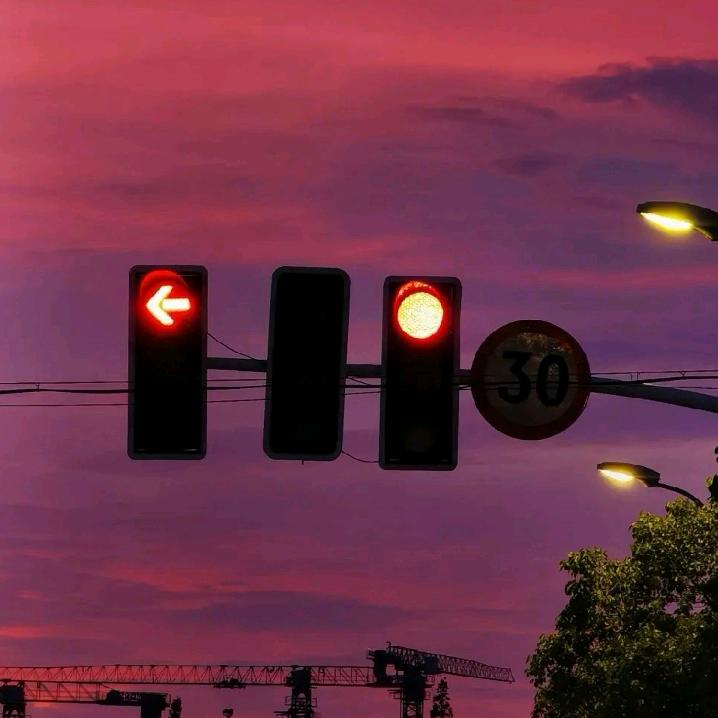 (｡･ω･｡)ﾉ♡ 云  墨 ♐️