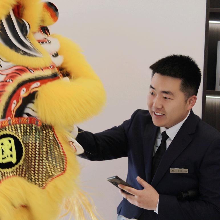 大雨同学（接军霖）