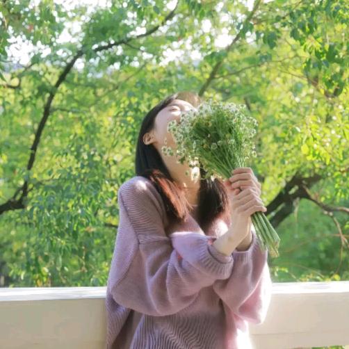 爱笑的可爱女孩