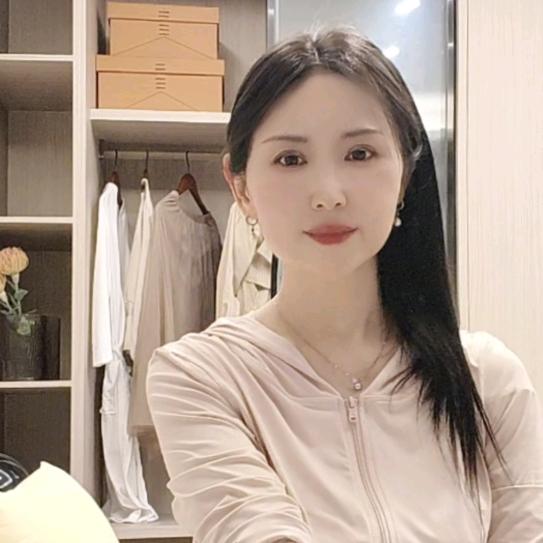 洪雅羽绒服阿莲