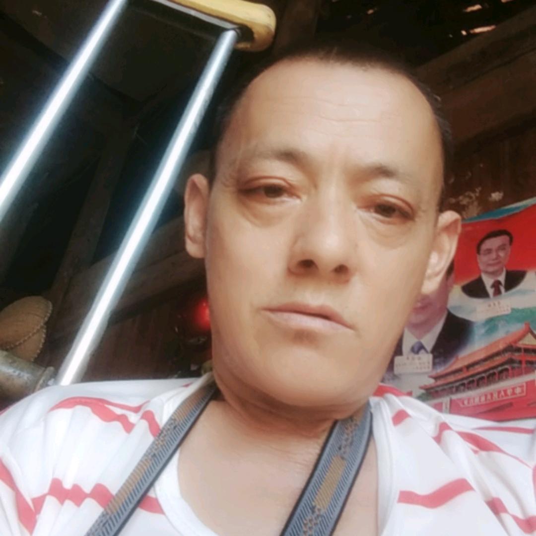 文财是个双残疾人。。