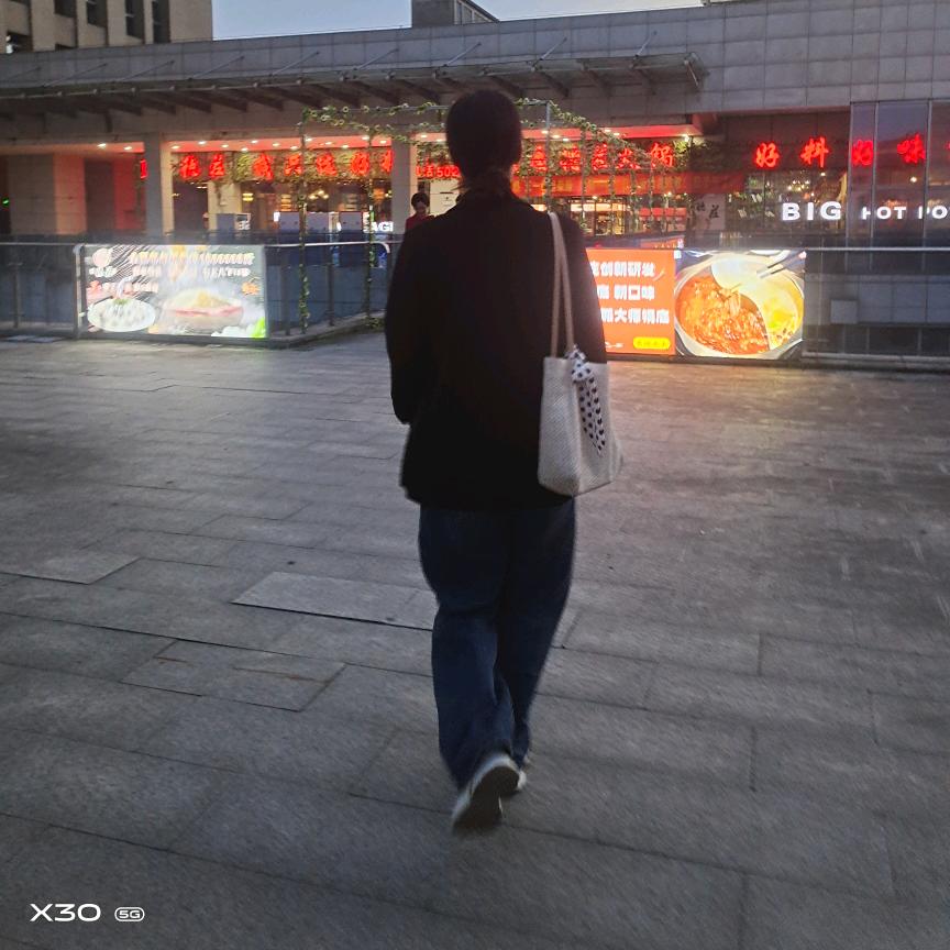 @姗姗来迟