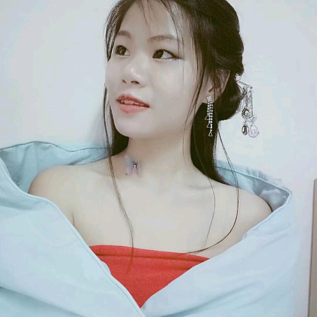 爱吃肉肉的霓霓