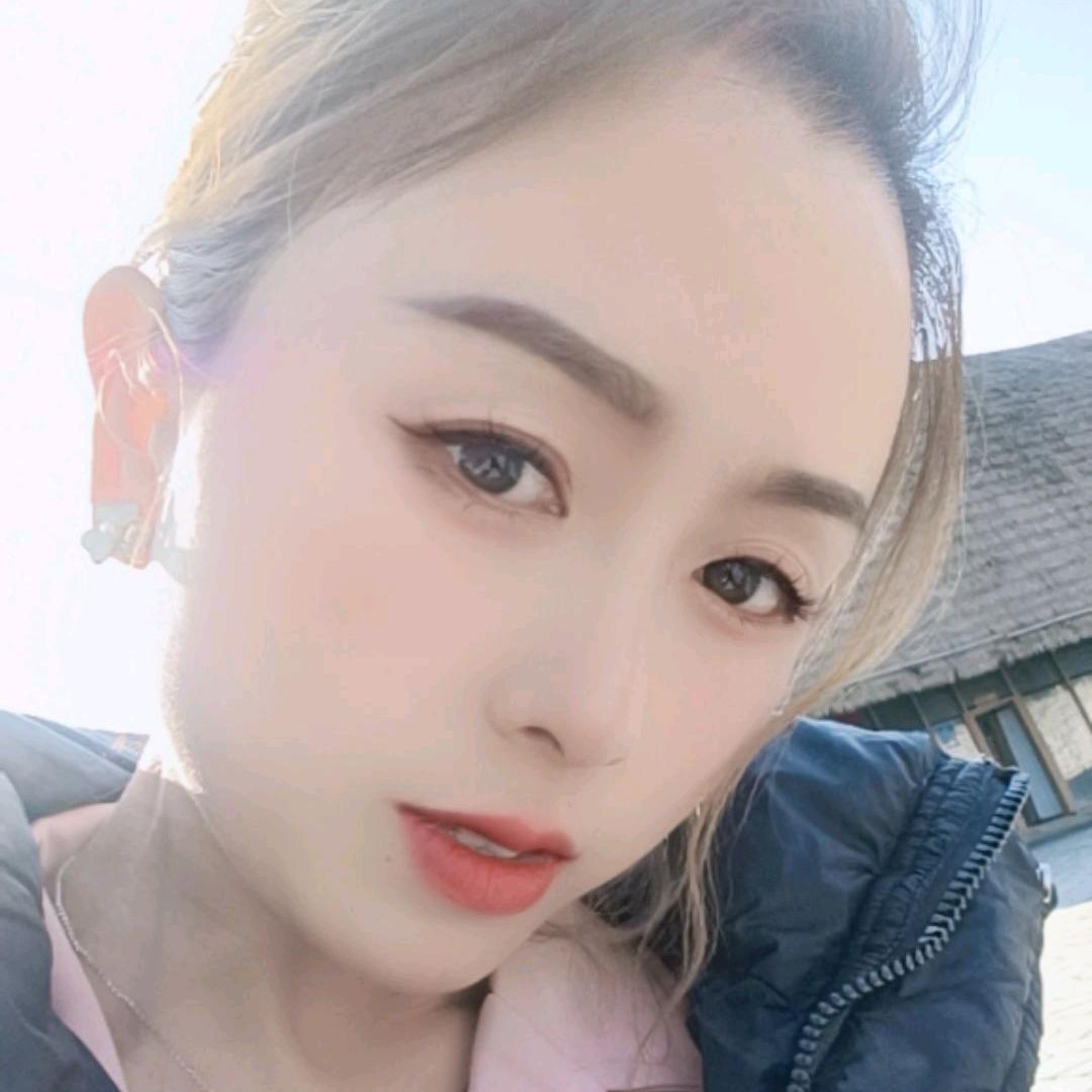 ξ( ✿＞◡❛)欣欣