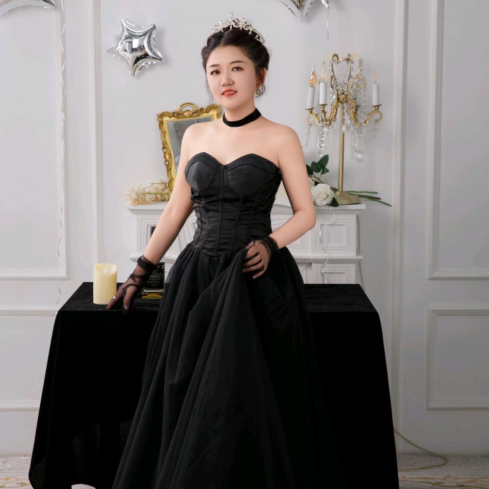 玉儿读书（写字）