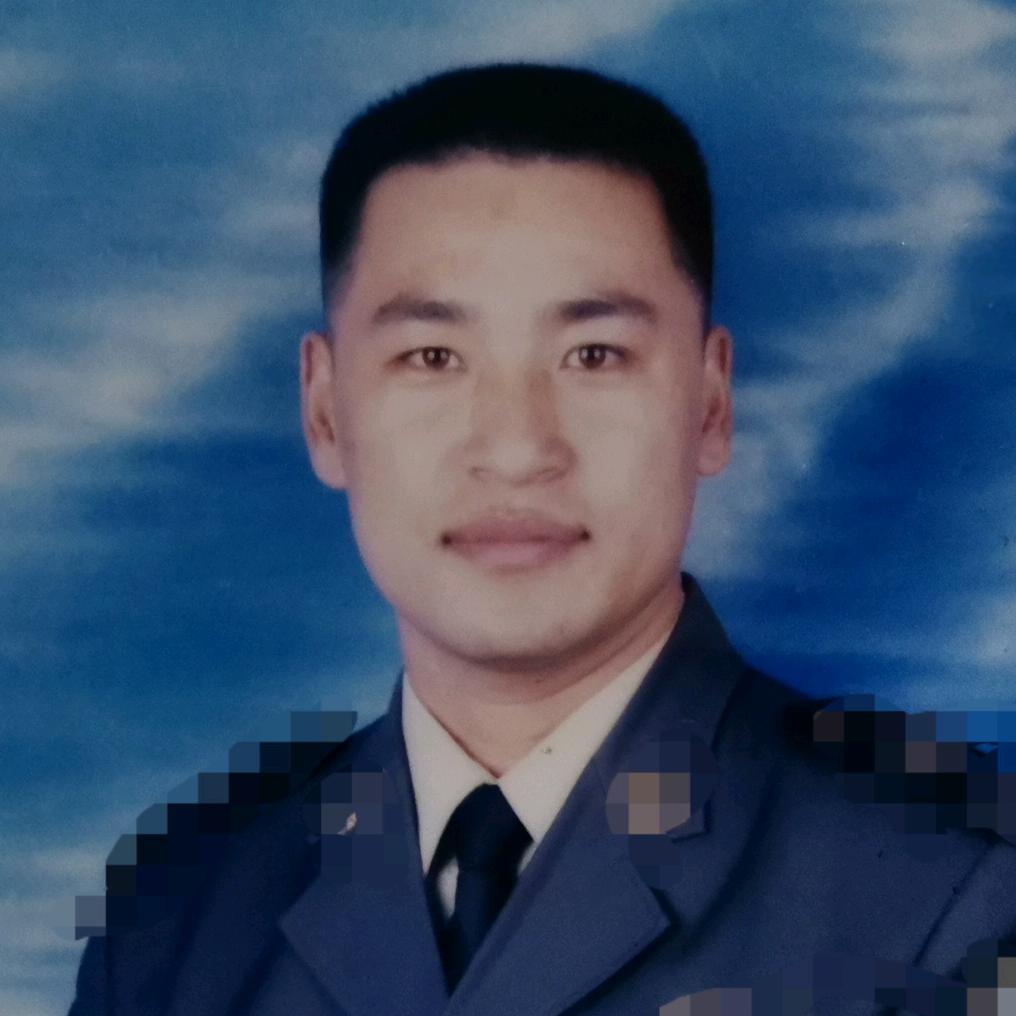 装 监 控 的 大 叔