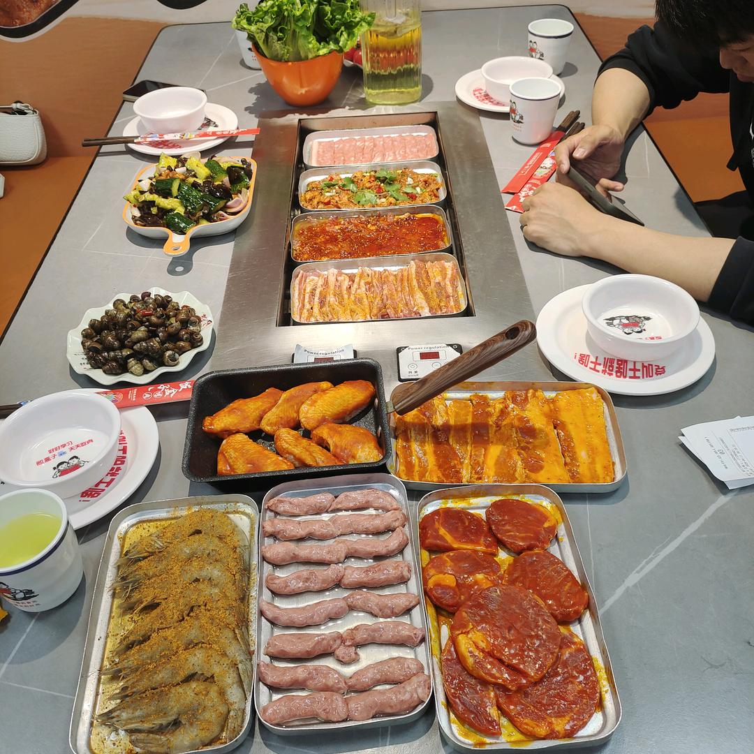 烤肉就吃饭盒子