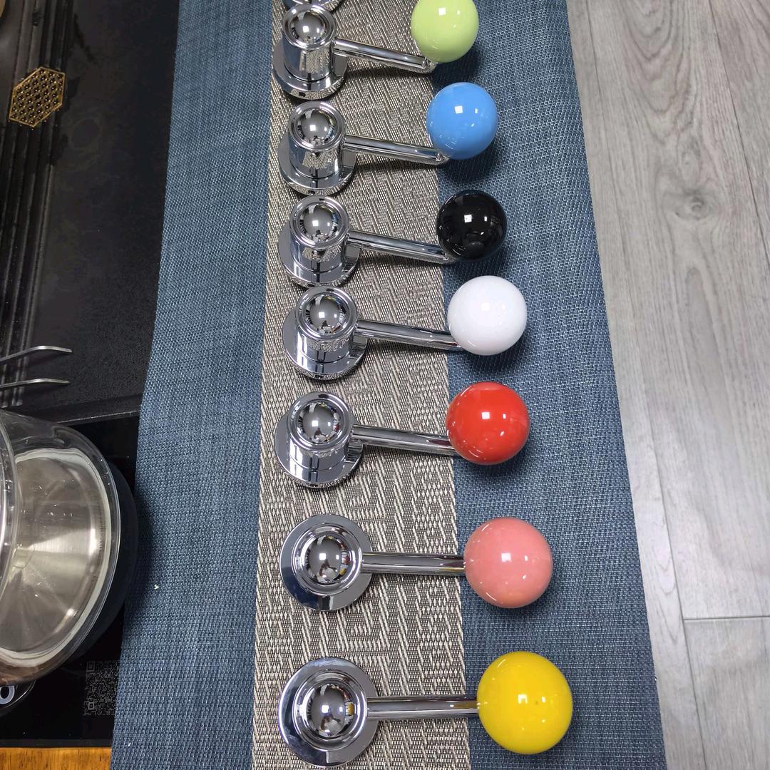 复古门锁小姐姐