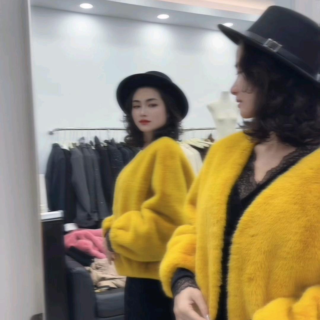 曲靖衣然女装集合店