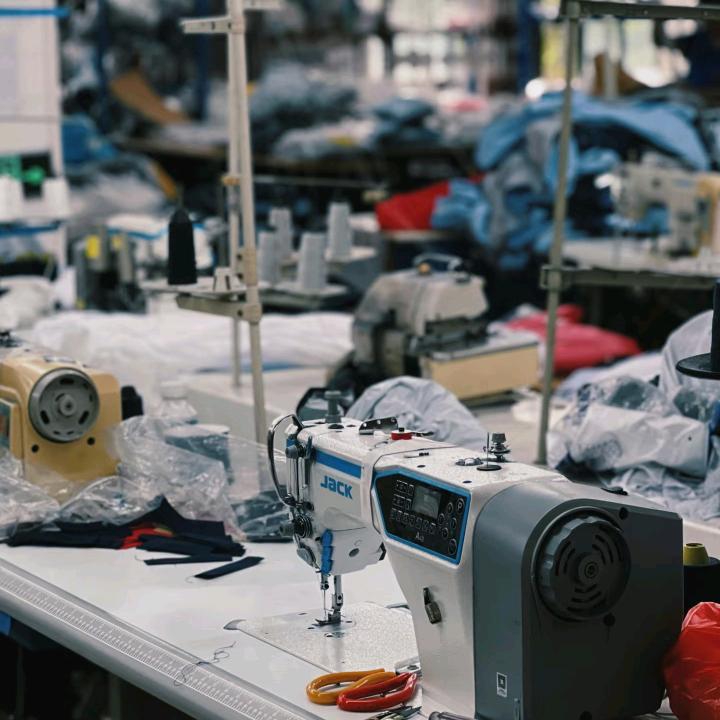 大连衣禾服装加工厂