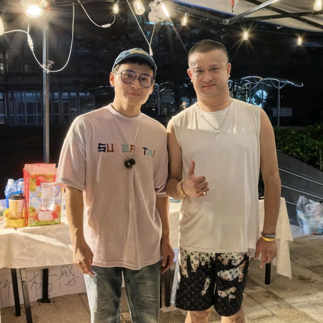 大黄蜂百货商行