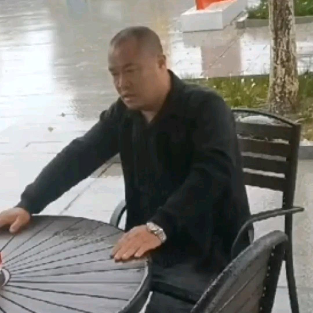 老虎吃鸡.